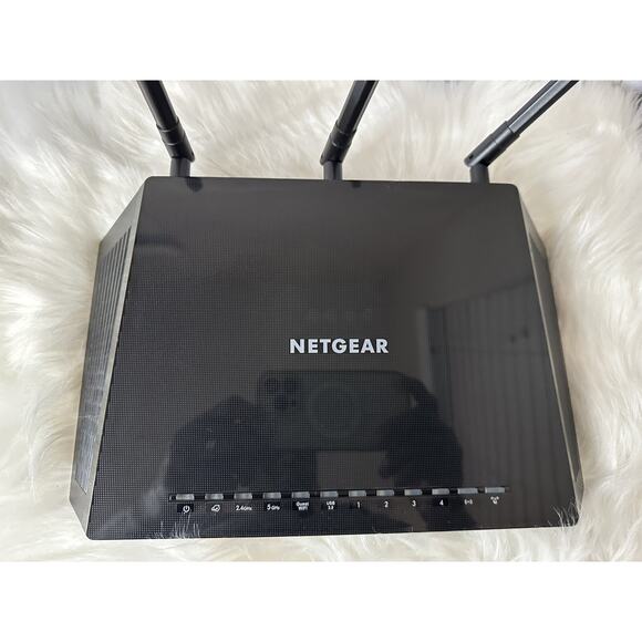 NETGEAR R6700v3 Nighthawk AC1750 Smart WiFi Router - Picture 1 of 5